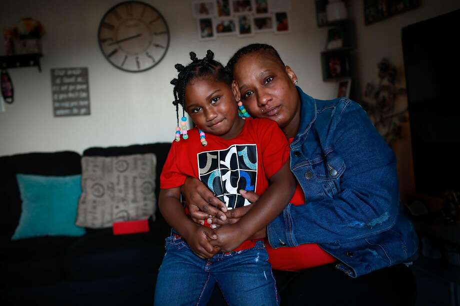 Khante Johnson and daughter Destinee Johnson, 4, at their home in Richmond. Khante’s partner and Destinee’s father, Keith Williams, was slain in 2017 while he was selling his car. Photo: Gabrielle Lurie / The Chronicle