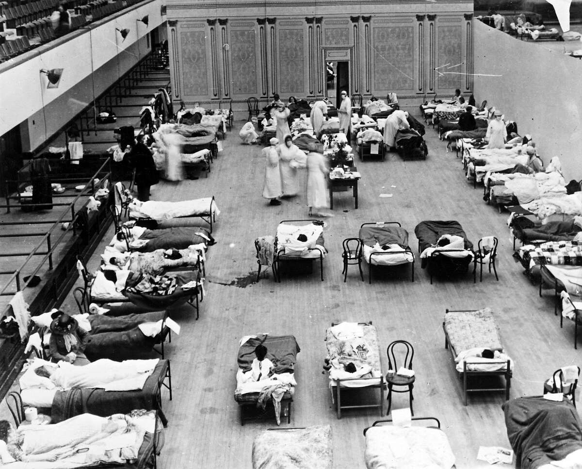在1918年和1919年西班牙流感大流行期间，奥克兰市民礼堂被用作治疗中心。