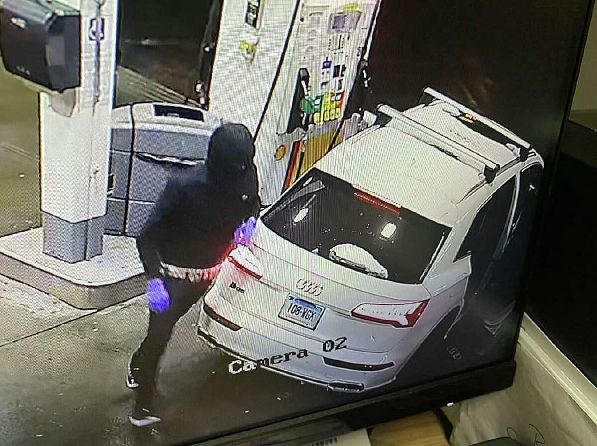 Police Gas station clerk assaulted during armed robbery in Meriden
