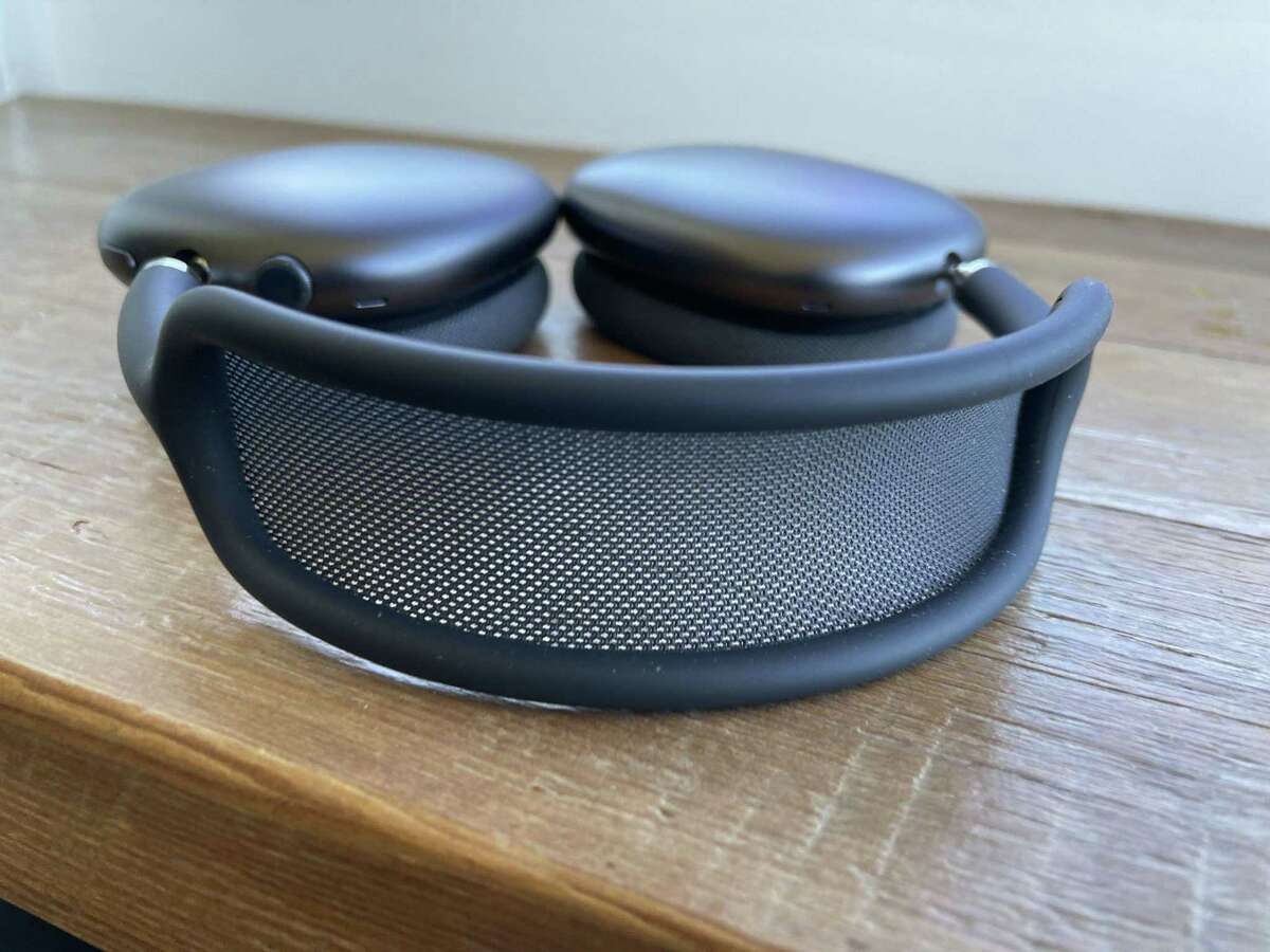 Review Apple's 549 AirPods Max headphones offer big sound, bugs