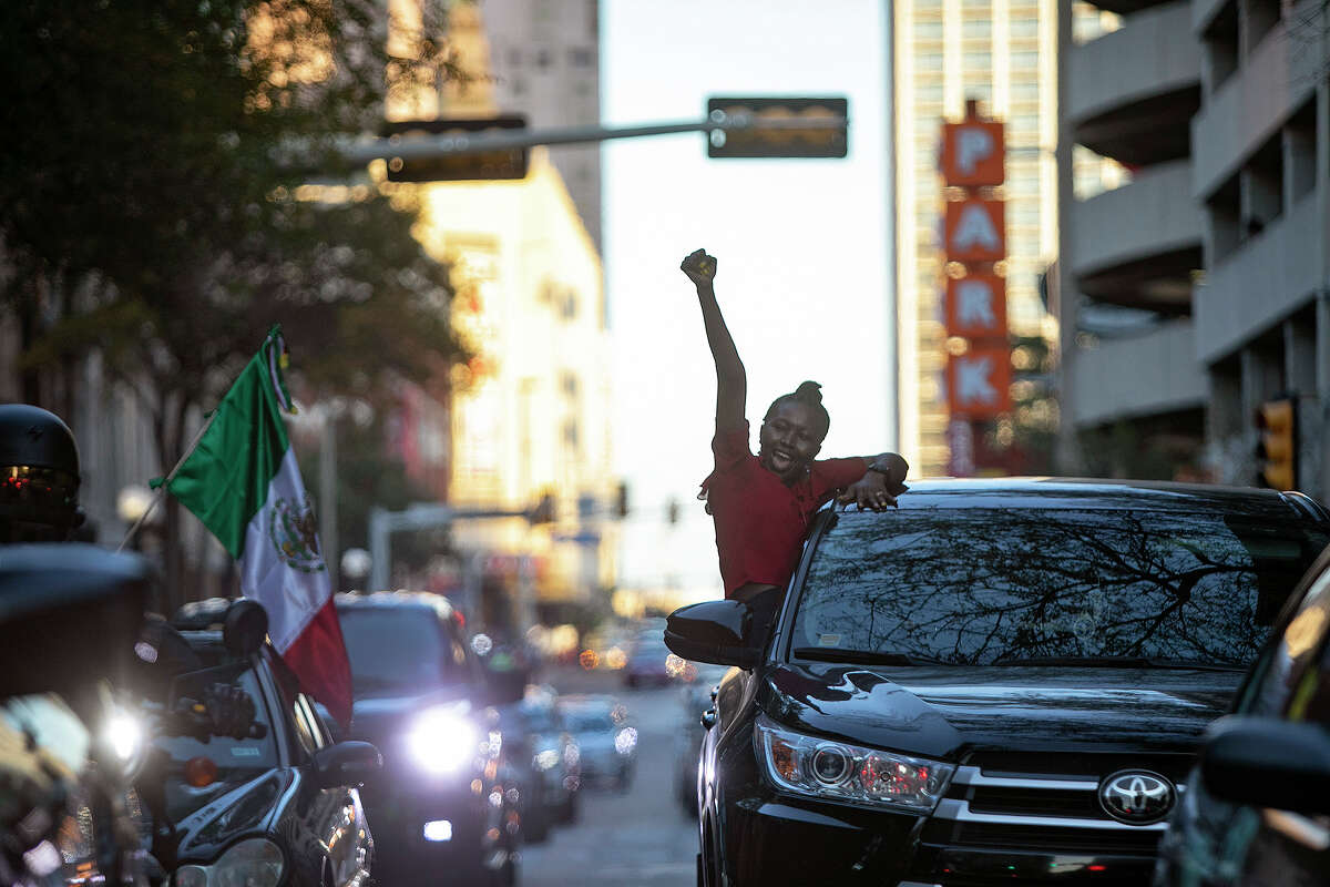 Honking is a San Antonio staple, but it doesn't have to be part of your marriage proposal.