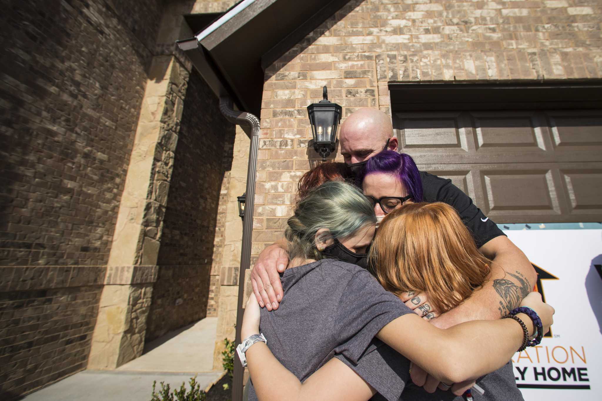 Marine veteran, family receive new home for Christmas - Vimarsana News