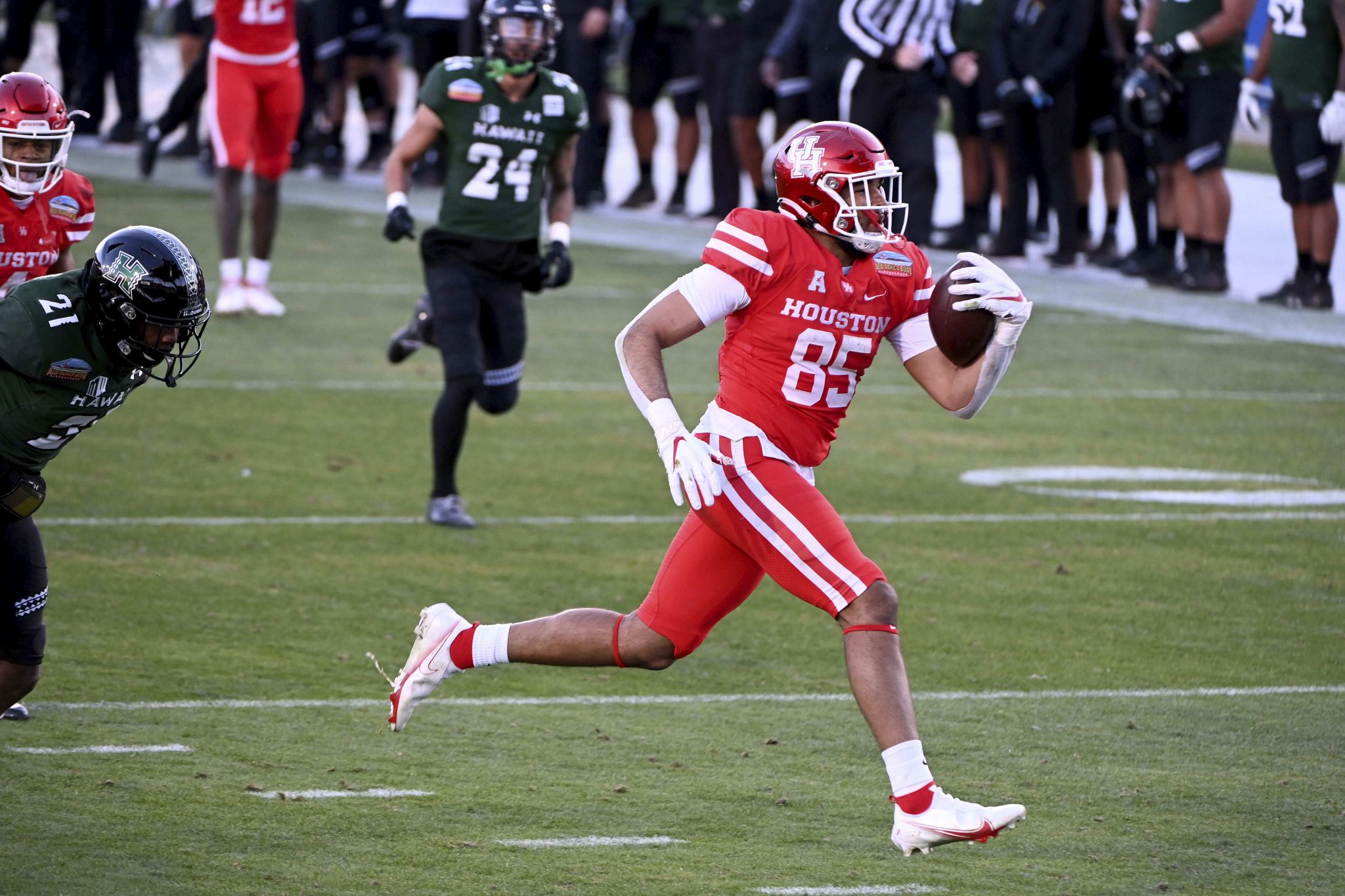 UH finishes lackluster season with loss to Hawaii in New Mexico Bowl