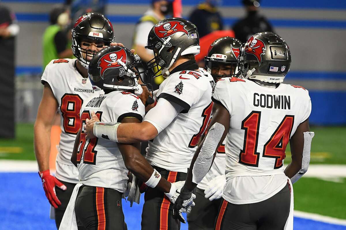 Quarterback Tom Brady (center) celebrates a touchdown with wide receiver Antonio Brown (81) during the second quarter of the Buccaneers’ big win over the Lions in Detroit.