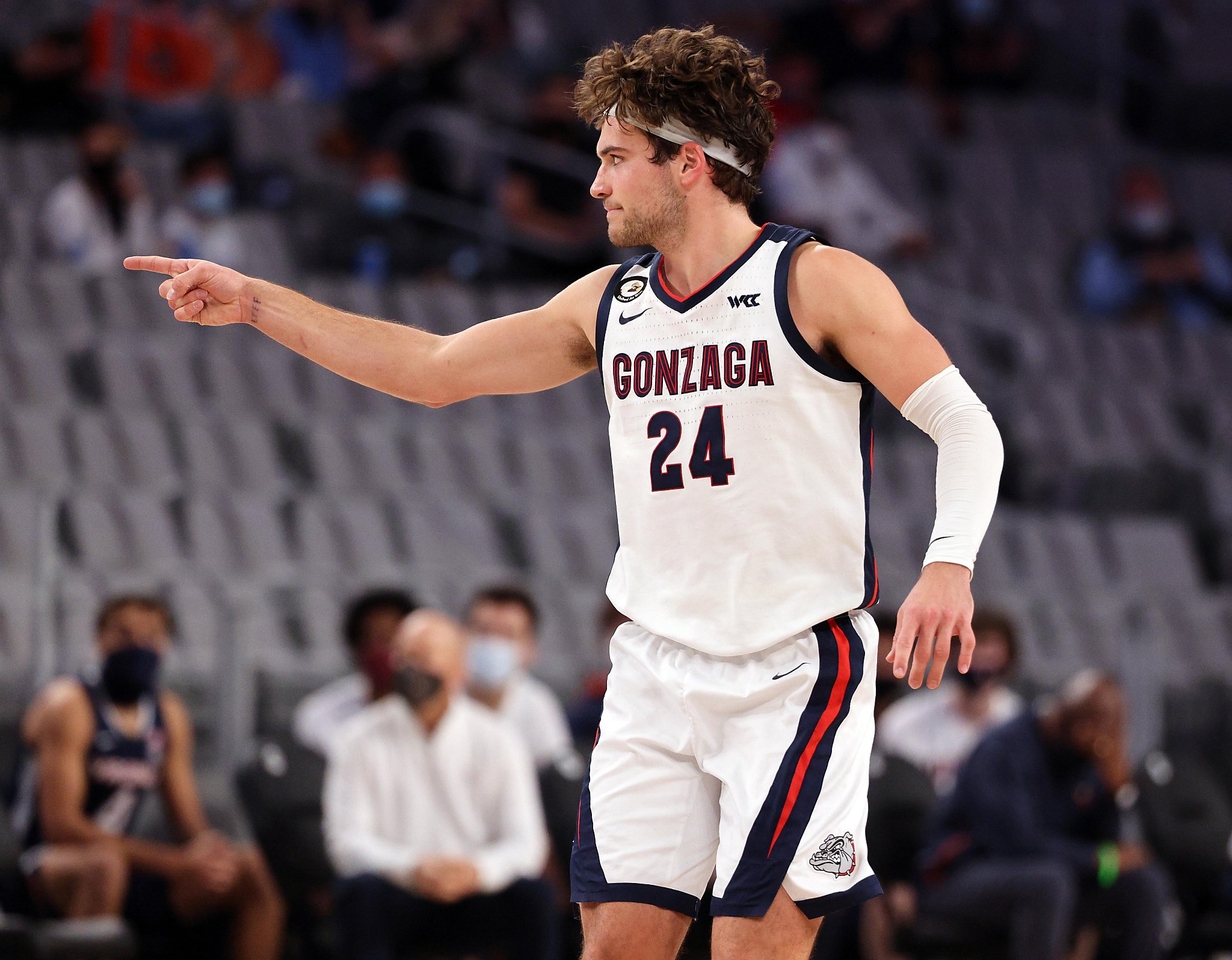 No. 1 Gonzaga rolls past No. 16 Virginia