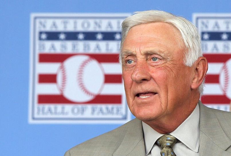 Hall of Fame pitcher Phil Niekro, 81, dies