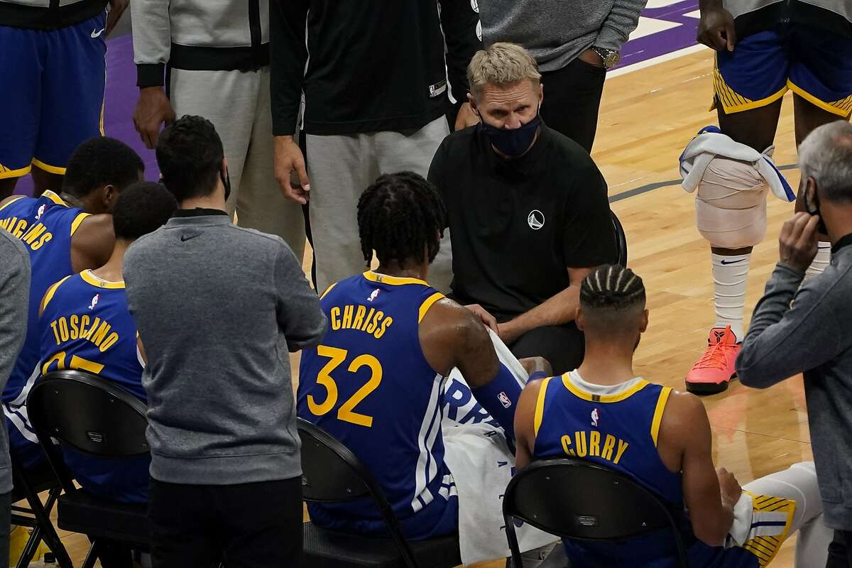 Golden State Warriors coach Steve Kerr huddles with his team during a timeout in the second half of an NBA preseason basketball game against the Sacramento Kings in Sacramento, Calif., Thursday, Dec. 17, 2020. The Warriors won 113-109. (AP Photo/Rich Pedroncelli)