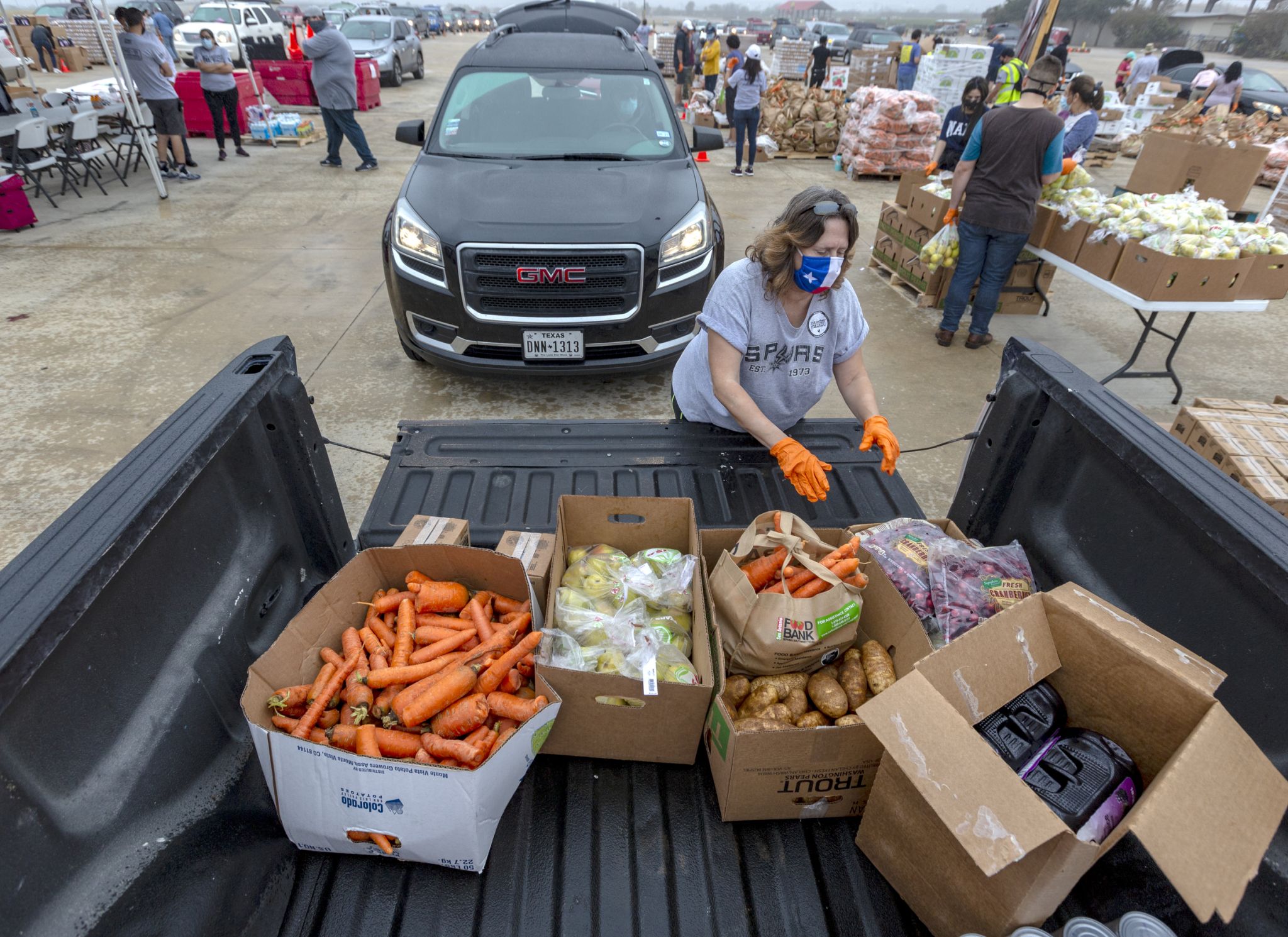 San Antonio Food Bank needs volunteers for mega food distribution, free