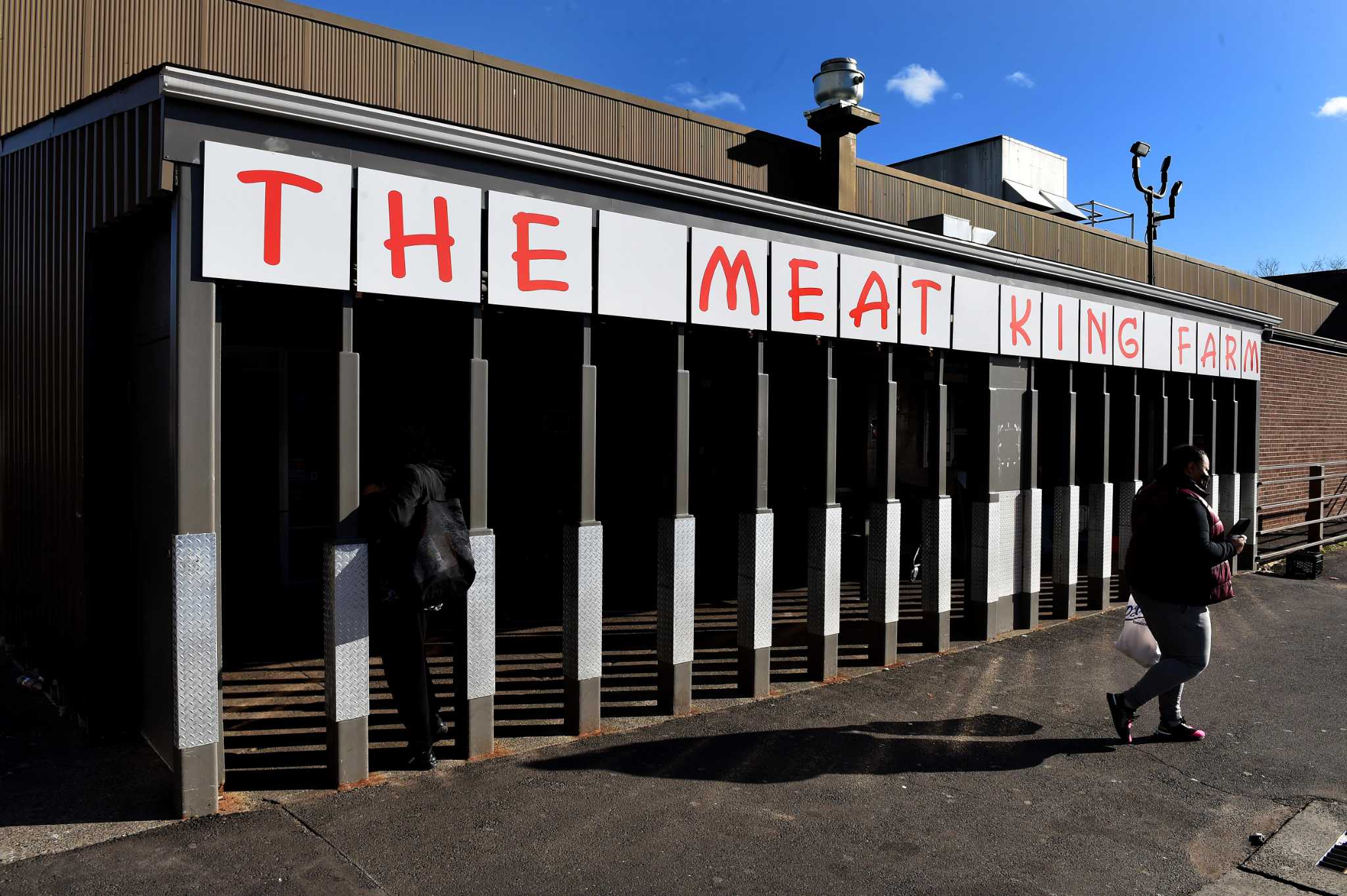 Shortly after closure of New Haven's iconic Ferraro's Market, NY brothers open Meat King Farms in its place - Vimarsana News