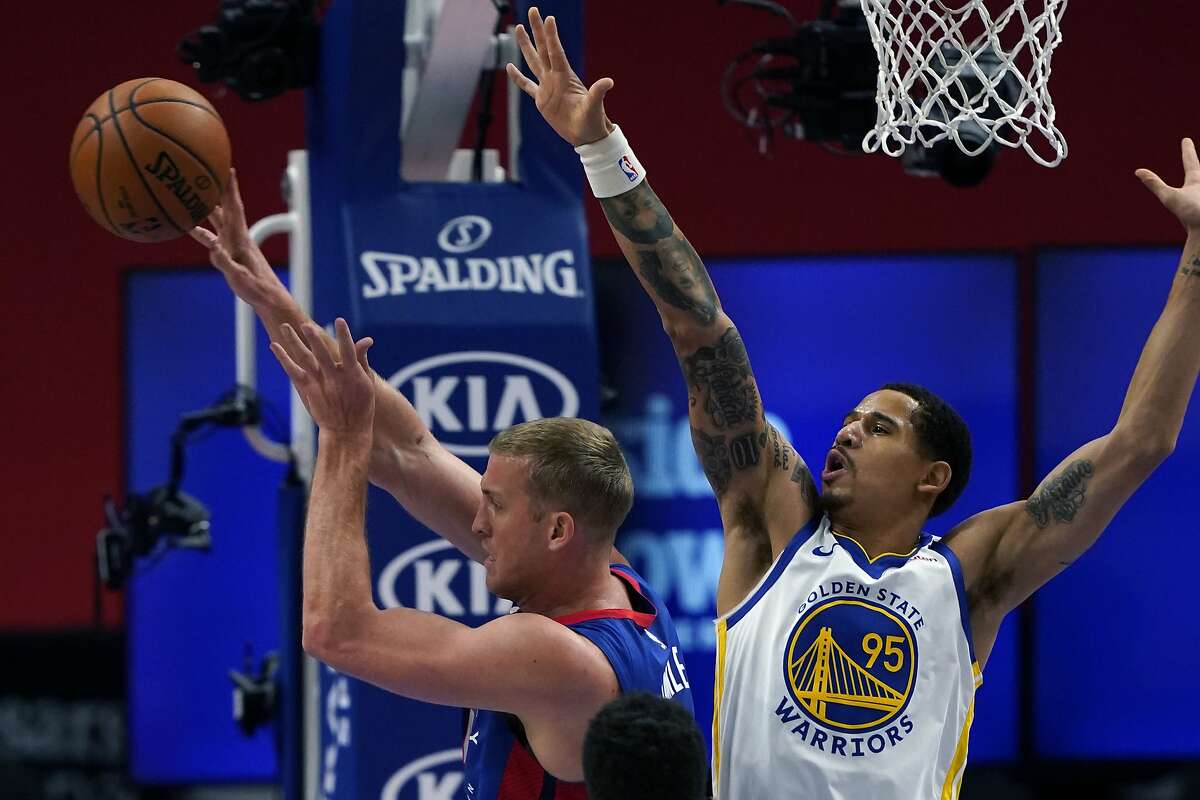 Pistons center Mason Plumlee (24) passes the ball as Warriors forward Juan Toscano-Anderson defends during Golden State’s win in Detroit.
