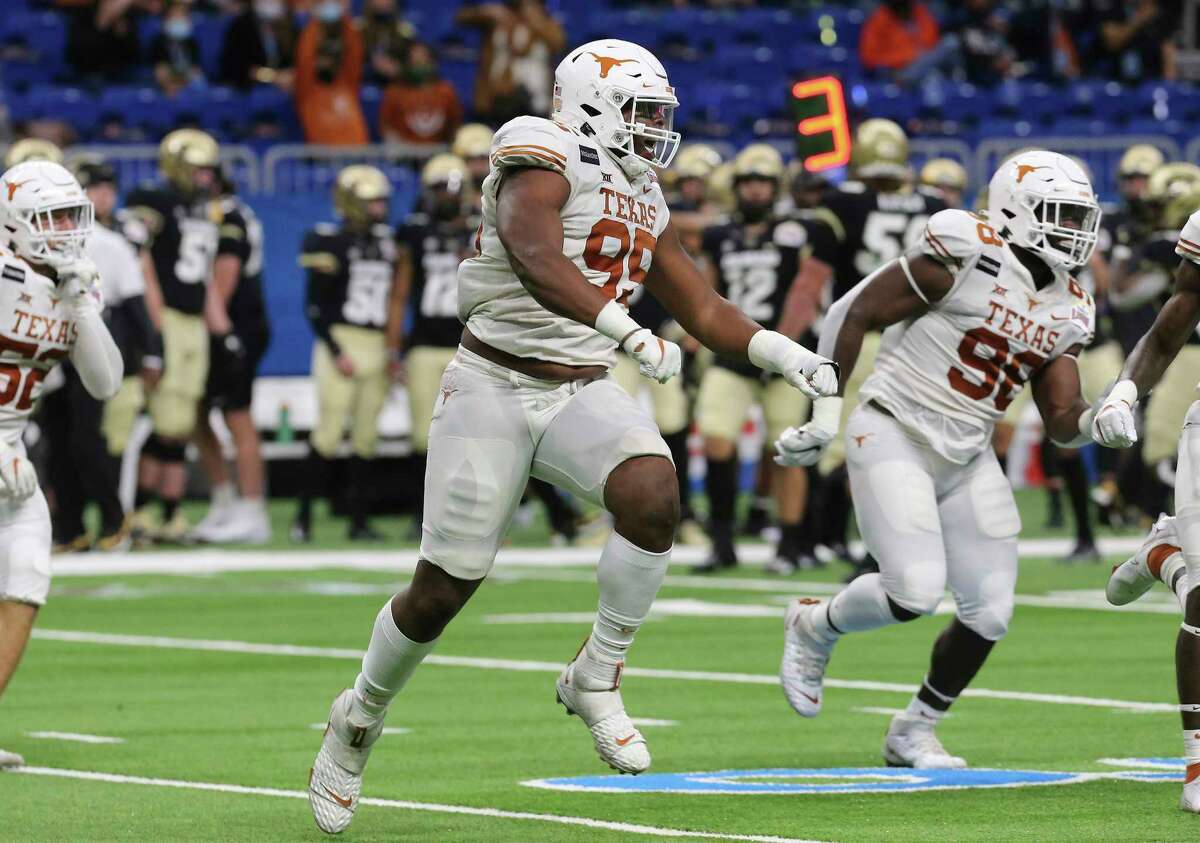 Longhorns Extra Points: A glimpse of the future and a QB's farewell?