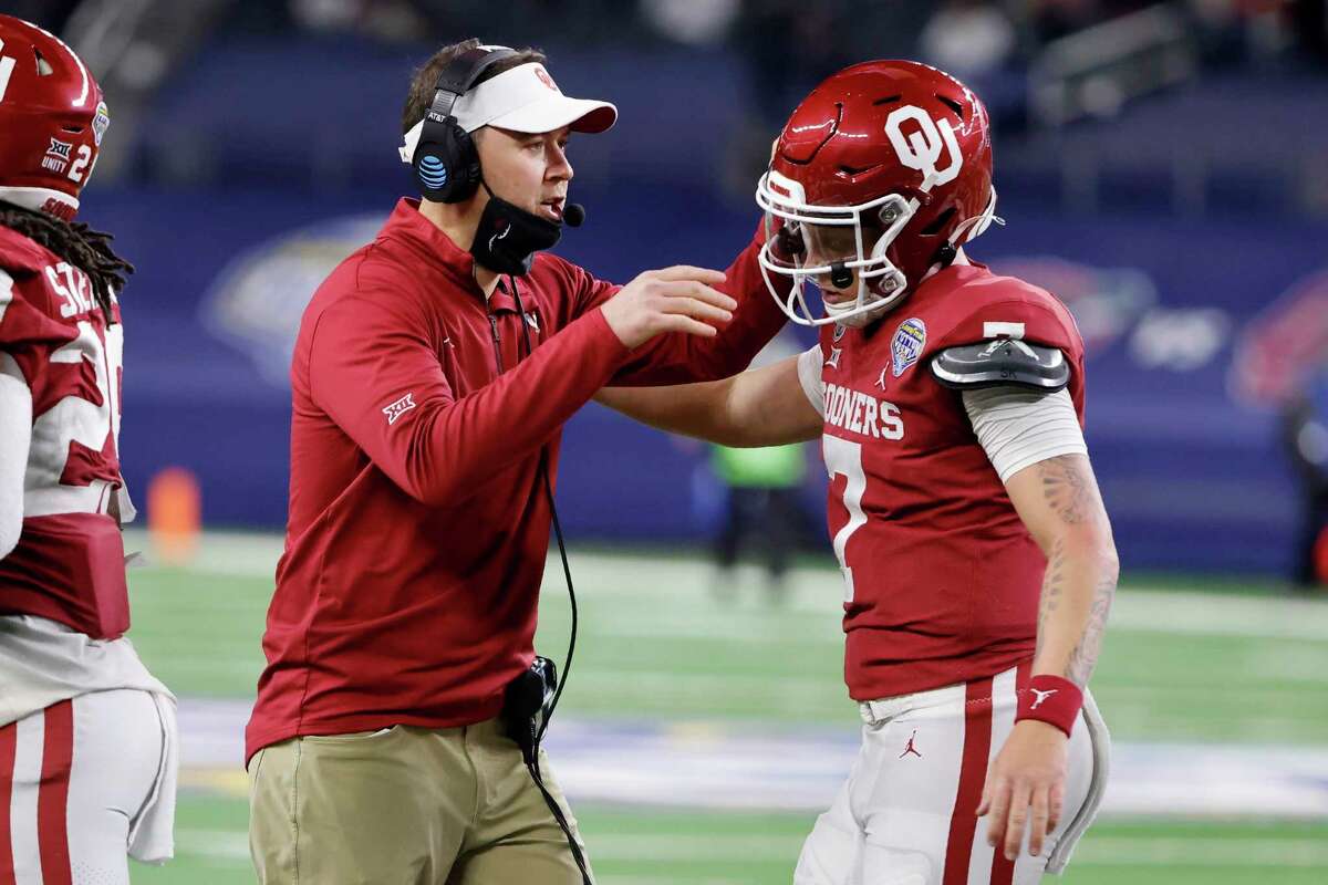 Jalen Hurts leads Sooners to Big 12 title and a likely spot in CFP