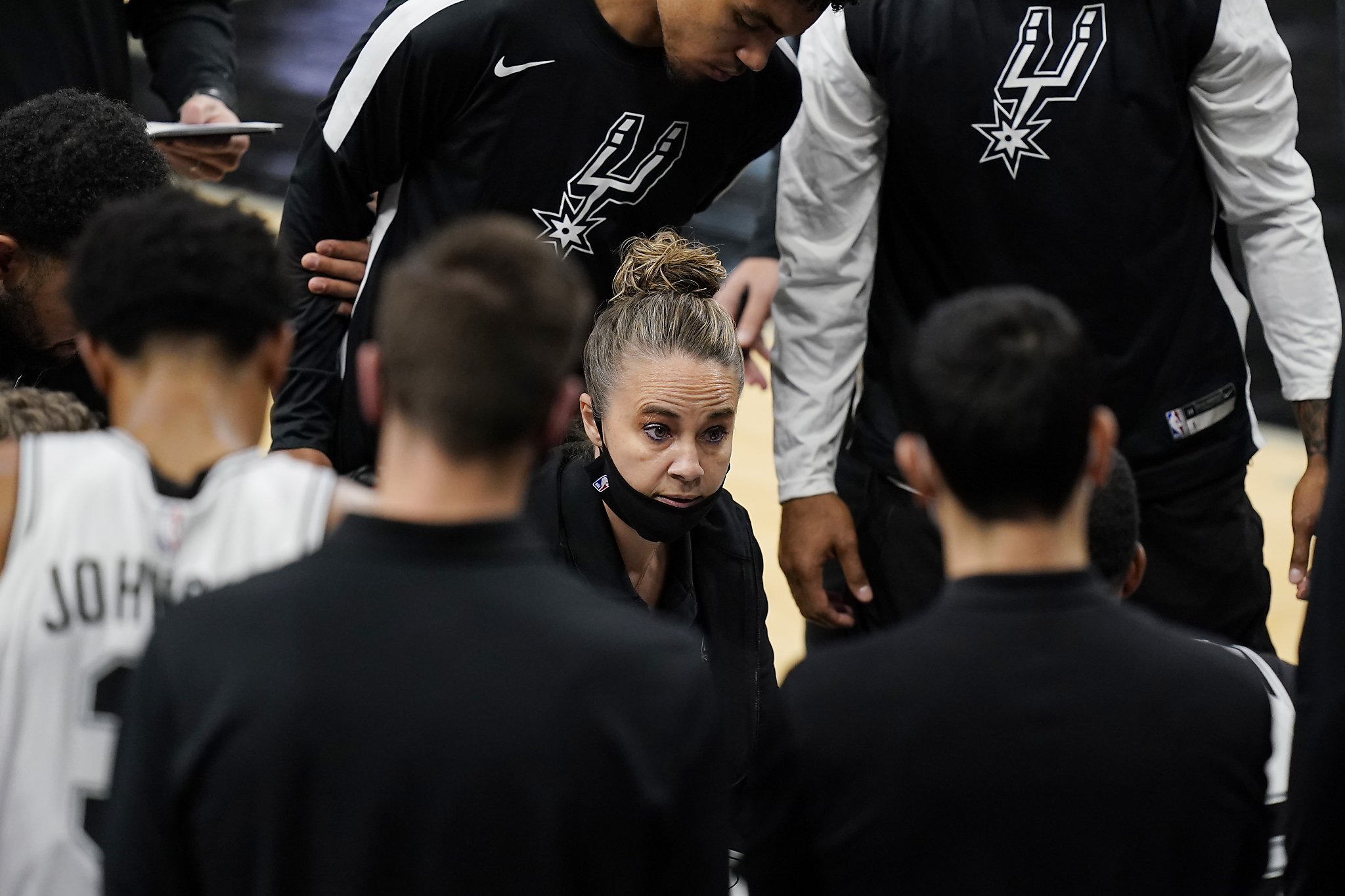 Hammon takes over for Spurs