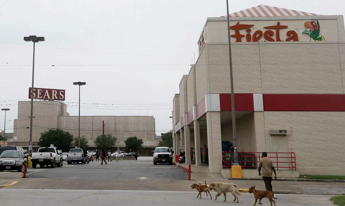 Fiesta Mart, 4200 San Jacinto St., and Midtown Sears, 4201 Main St.,, are shown Tuesday, Oct. 10, 2017. Sears announced today that it will close the iconic store in midtown, the first in the city to be fully air-conditioned and to have each floor connected by elevator. The properties are owned by Rice. ( Melissa Phillip / Houston Chronicle )