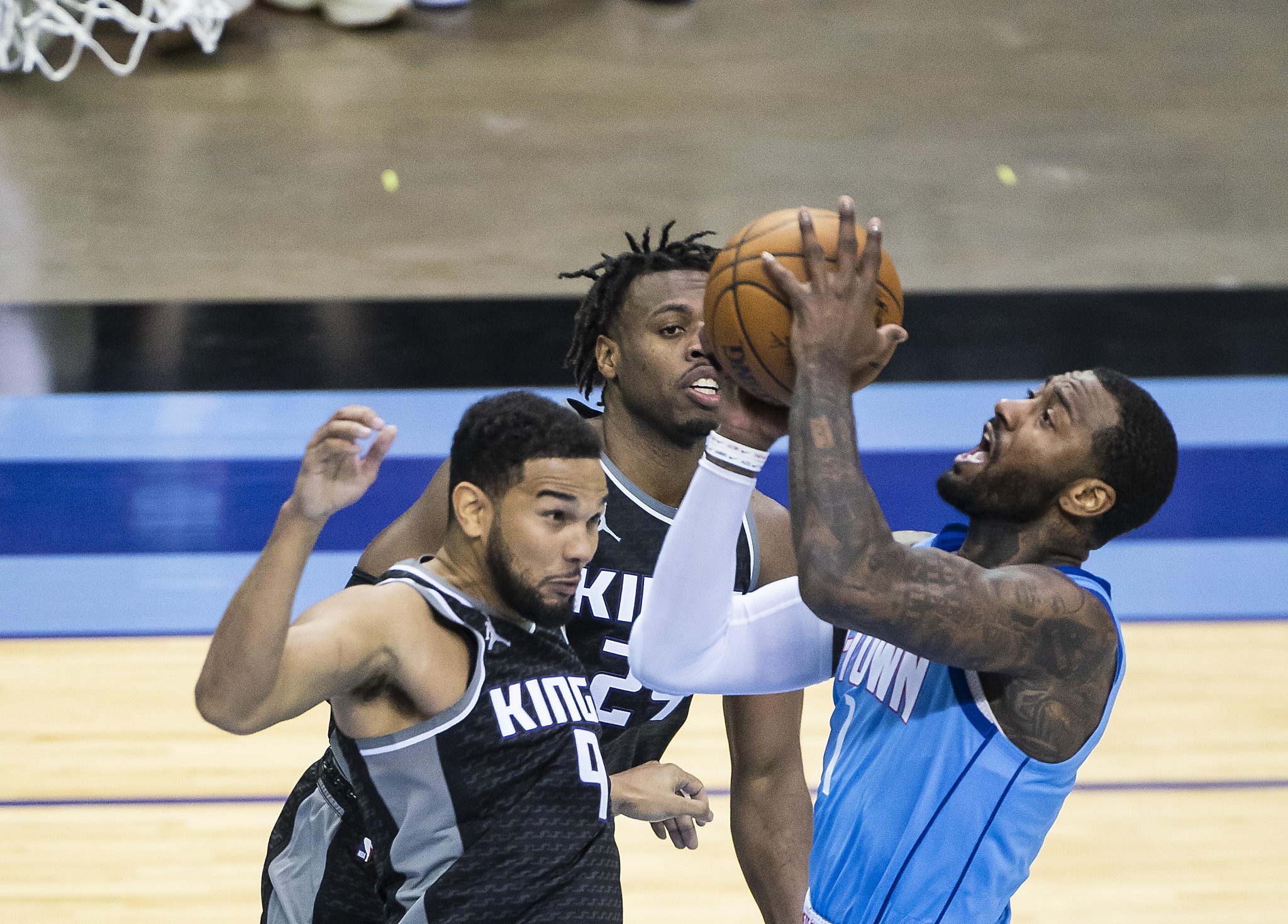 John Wall, James Harden lead Rockets past Kings