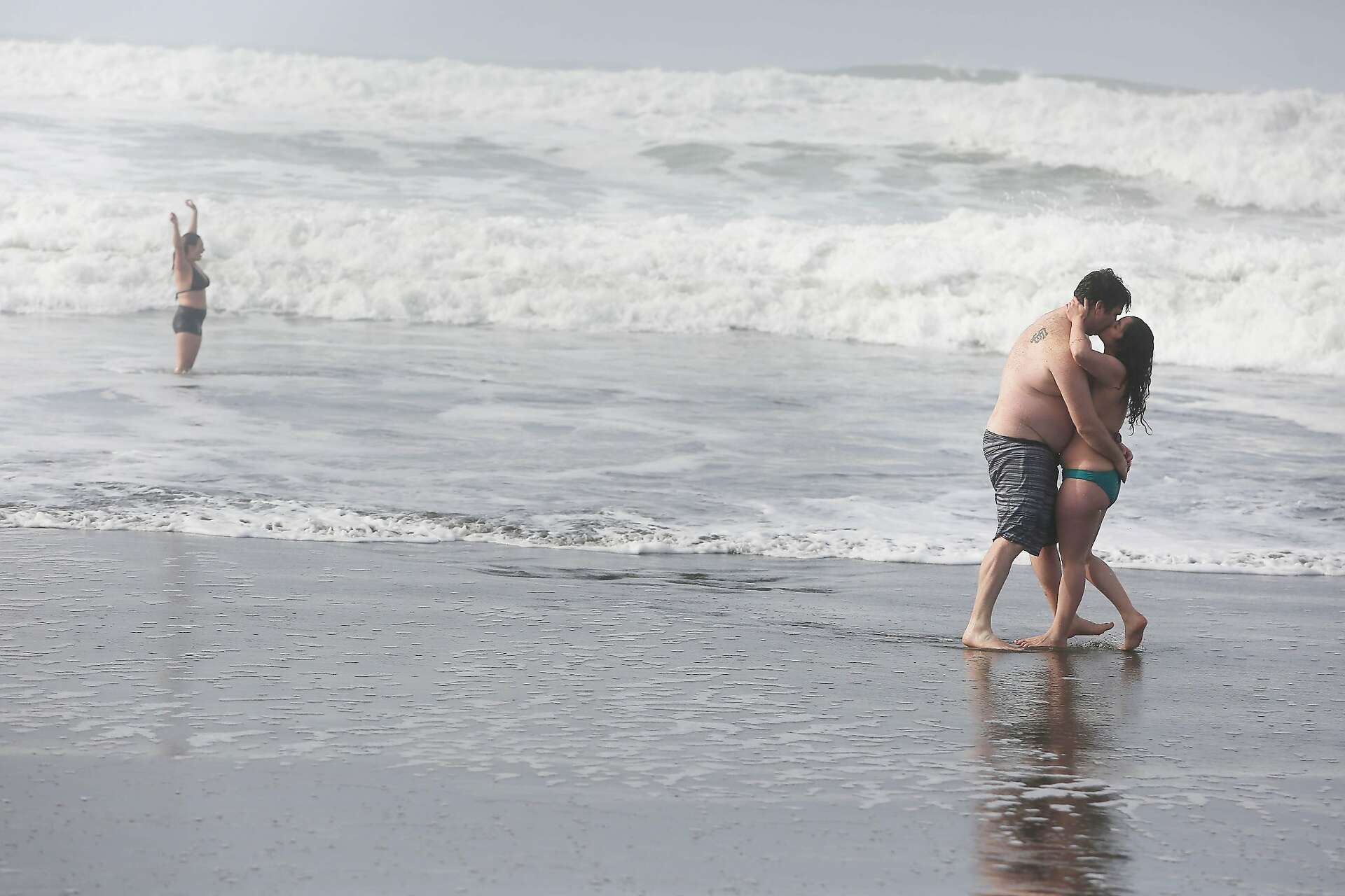 Hundreds in S.F. plunge into 2021 with Pacific Ocean dip, clothed or  otherwise