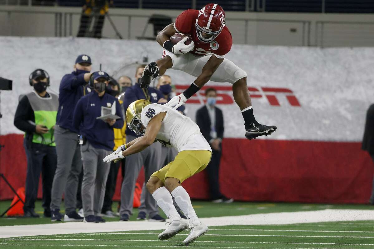 Quarterback John Elway of the Stanford Cardinal in this photo circa News  Photo - Getty Images