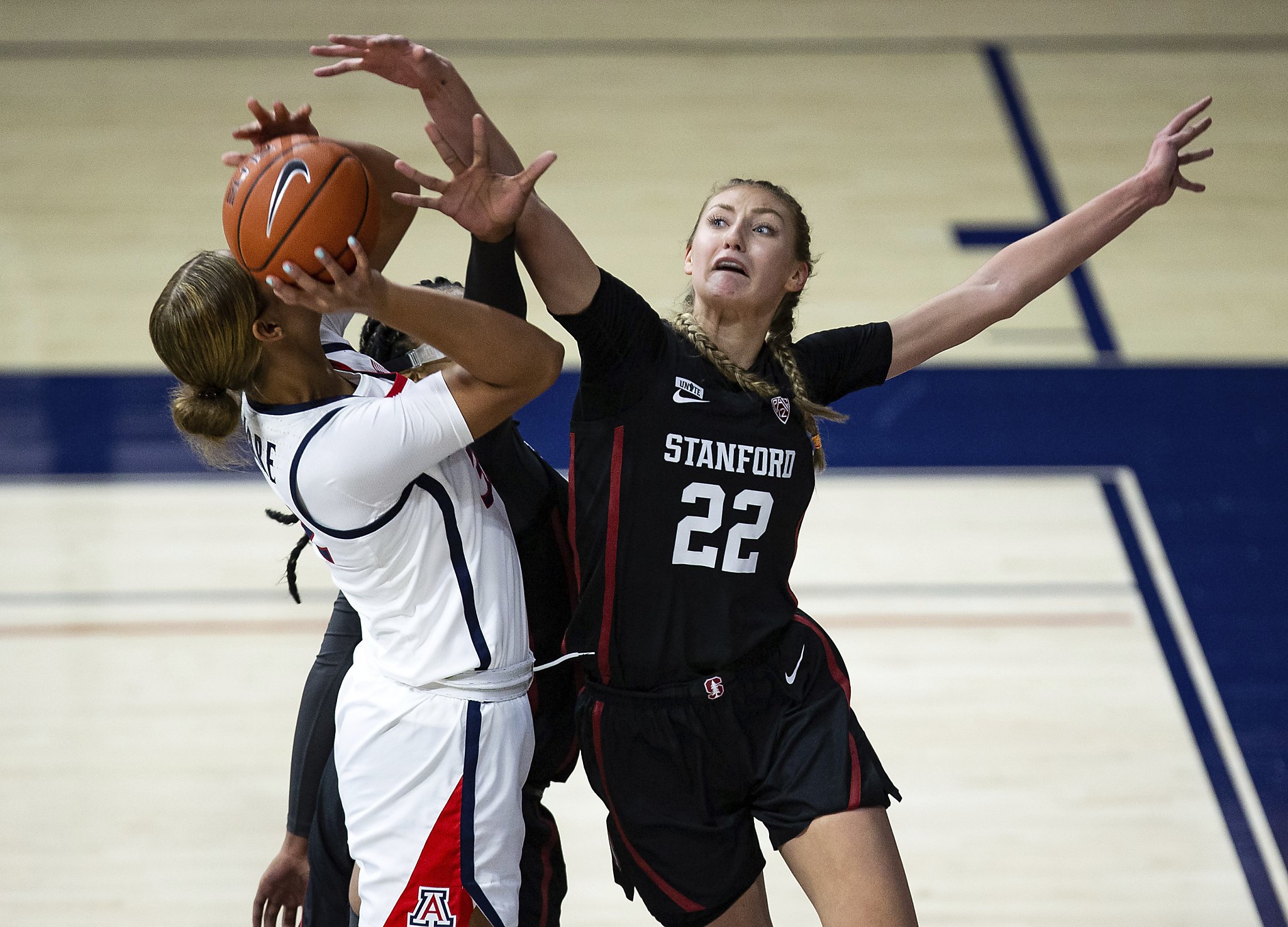 Stanford women overwhelm Arizona