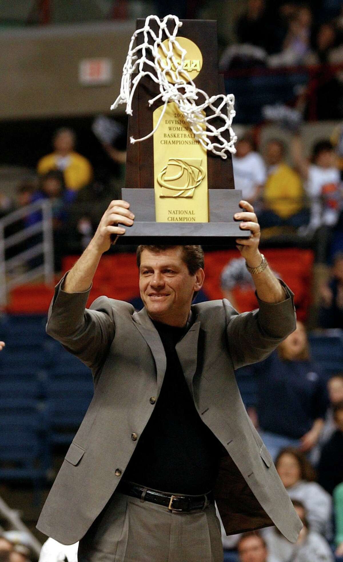 A Look At Geno Auriemma's Milestones As He Approaches Pat Summitt's ...