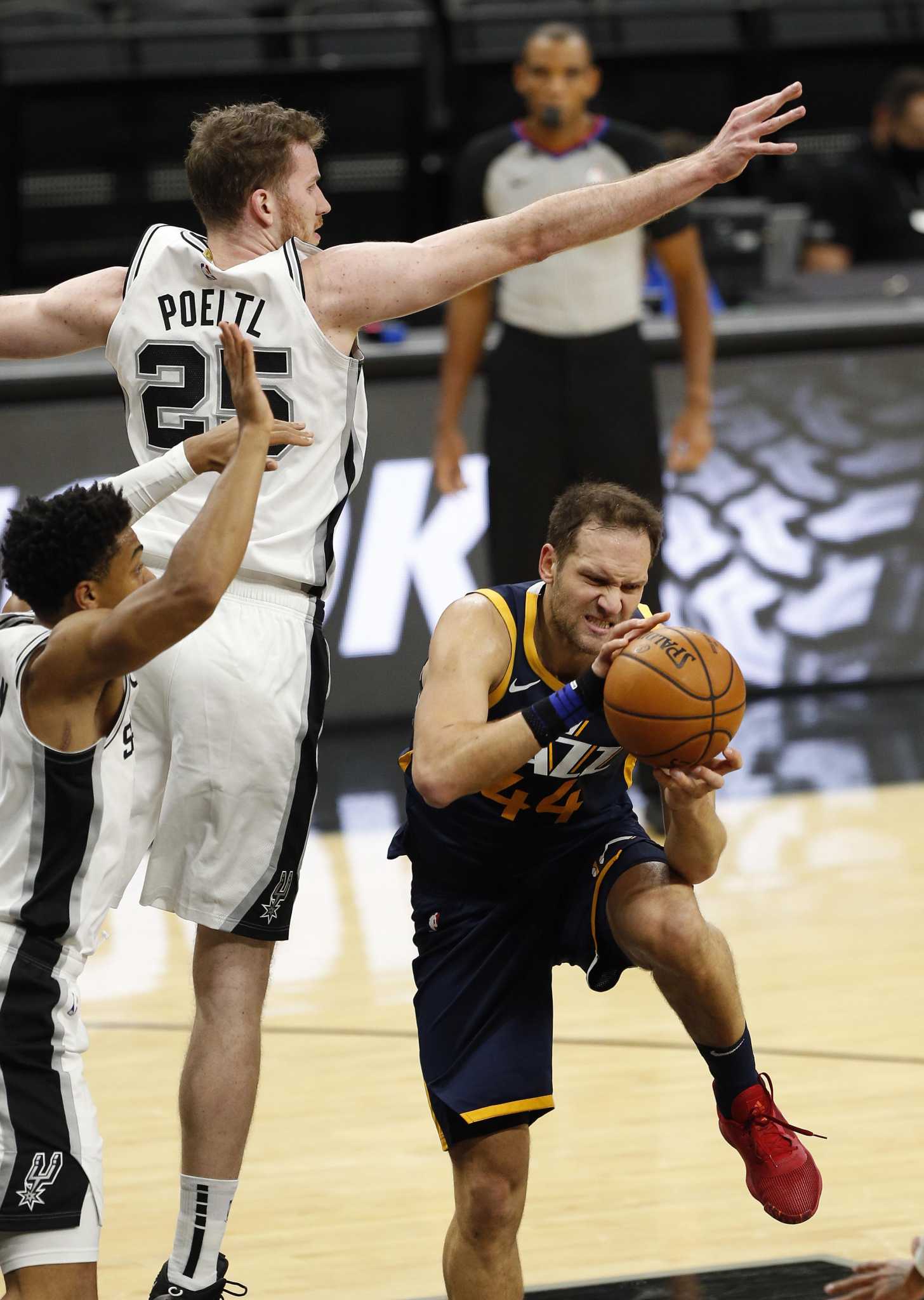 Stunning Photos: Spurs Aim To Extend Home Win Streak Against Jazz Image Illustration
