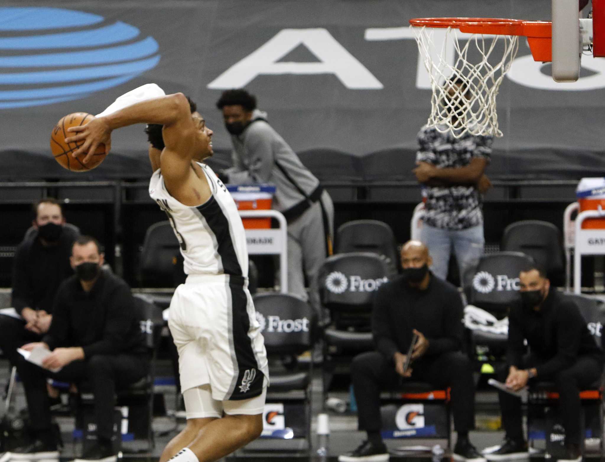 Popovich heaps praise on Spurs' Keldon Johnson