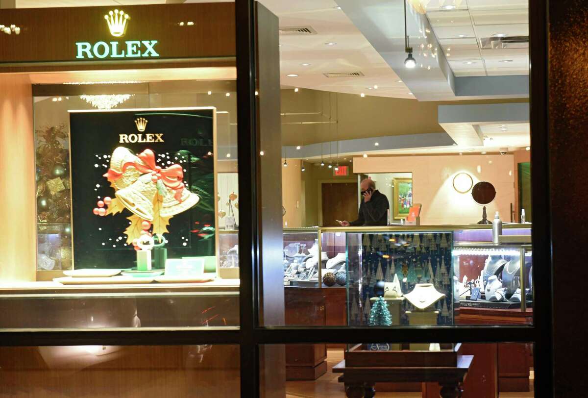 Saratoga Springs jeweler tests positive for highly