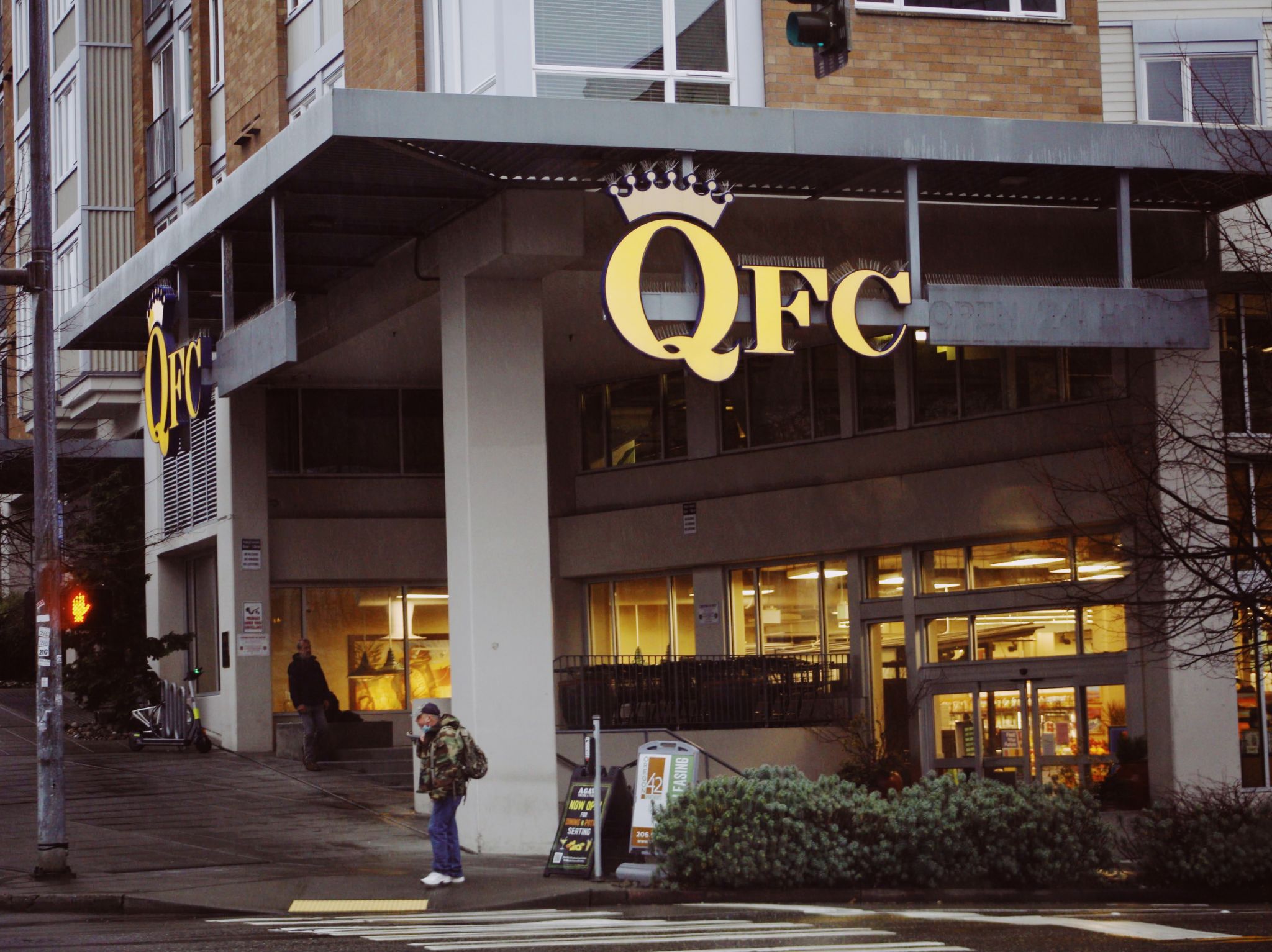 QFC to shut down two Seattle stores; said decision 'accelerated' after city's hazard pay ordinance - Vimarsana News