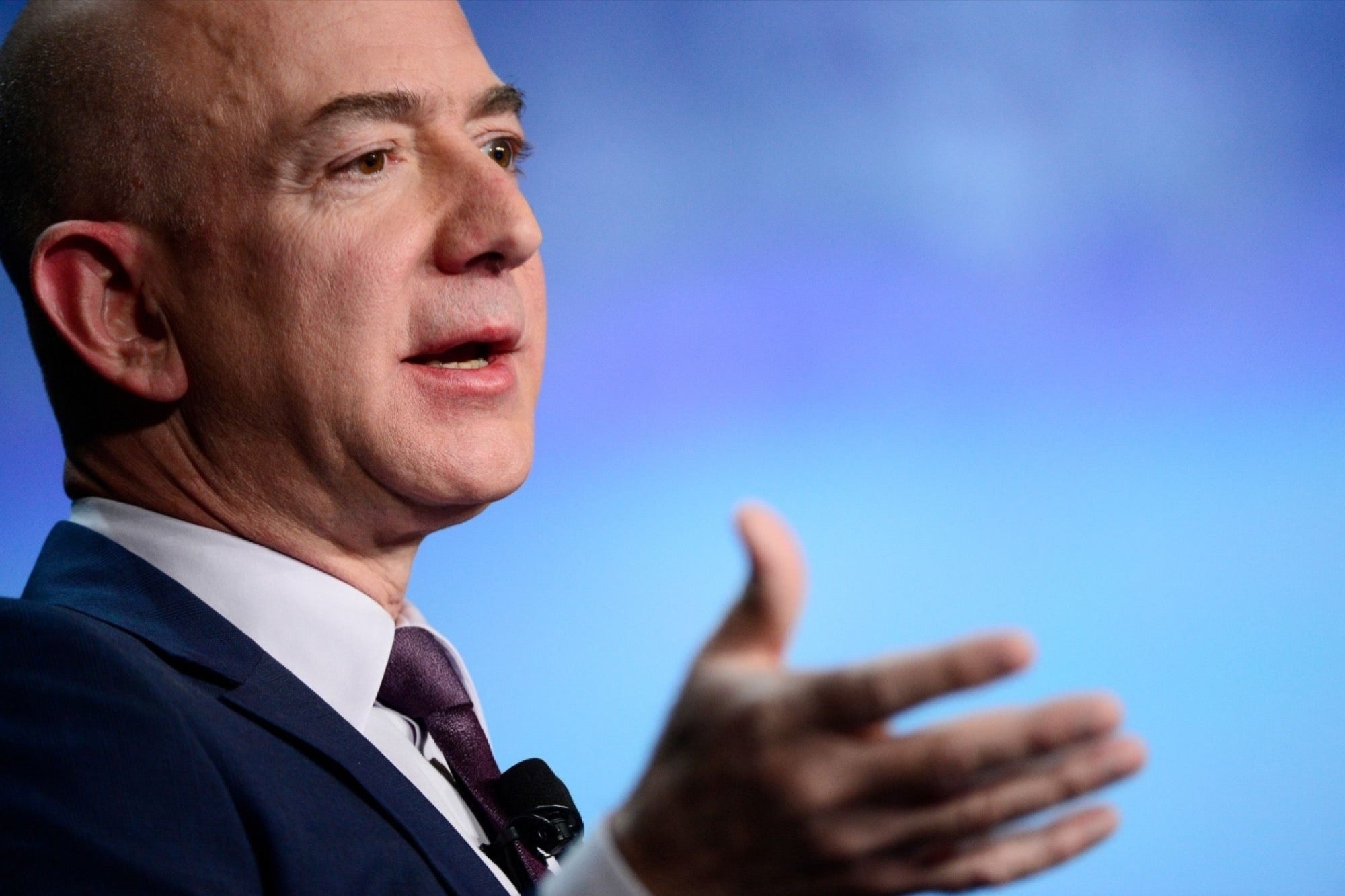 Jeff Bezos Was The Millionaire Who Made The Largest Charitable Donation ...