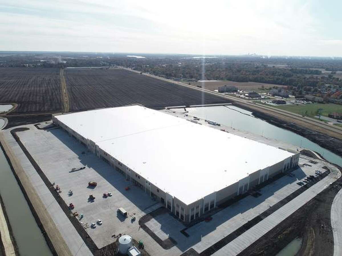 Contegra Construction Co. has completed work on a 544,000-square-foot warehouse in Pontoon Beach six months after completing the first distribution center at the 600-acre development.