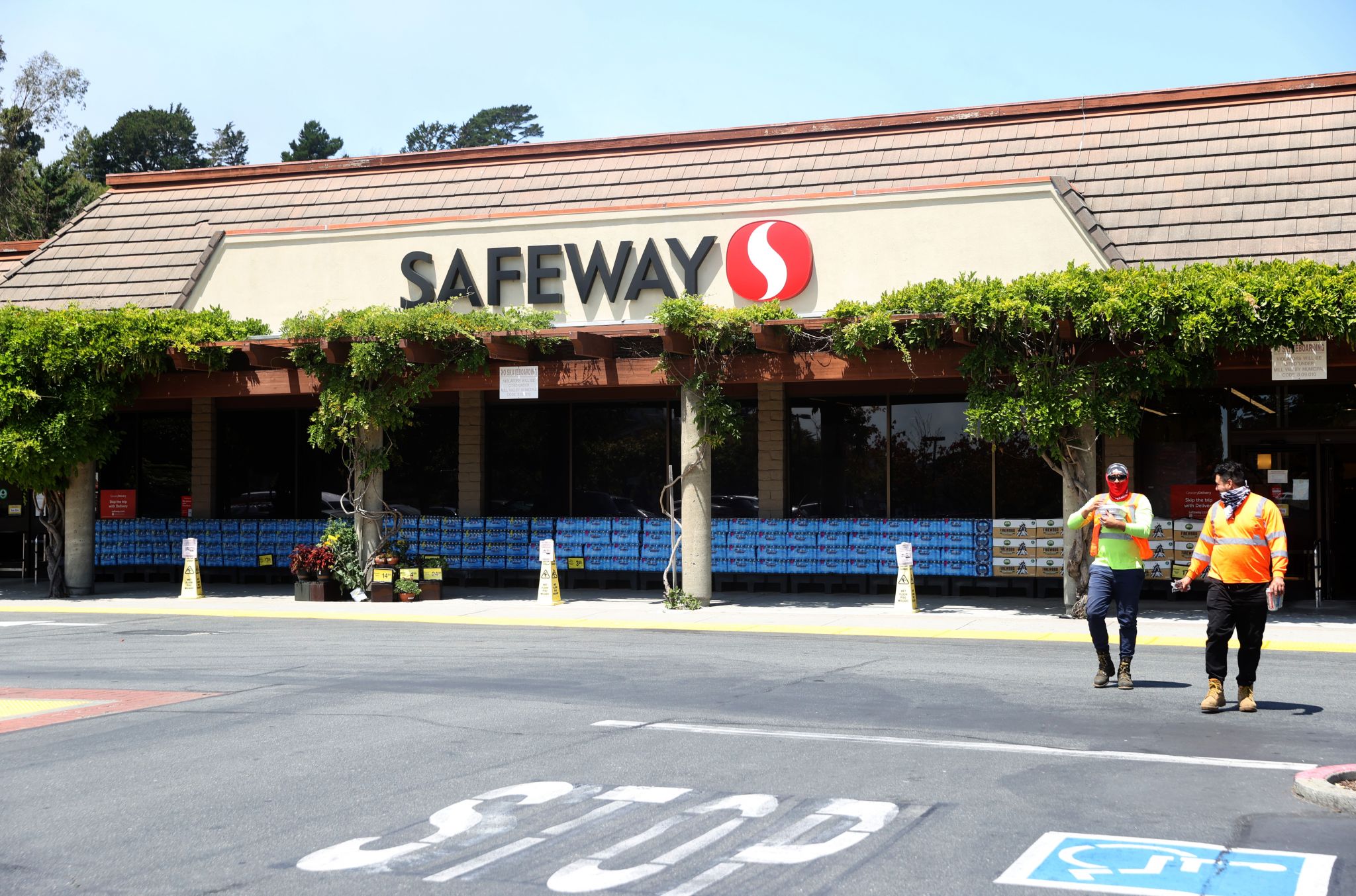 Safeway to replace delivery workers with DoorDash drivers