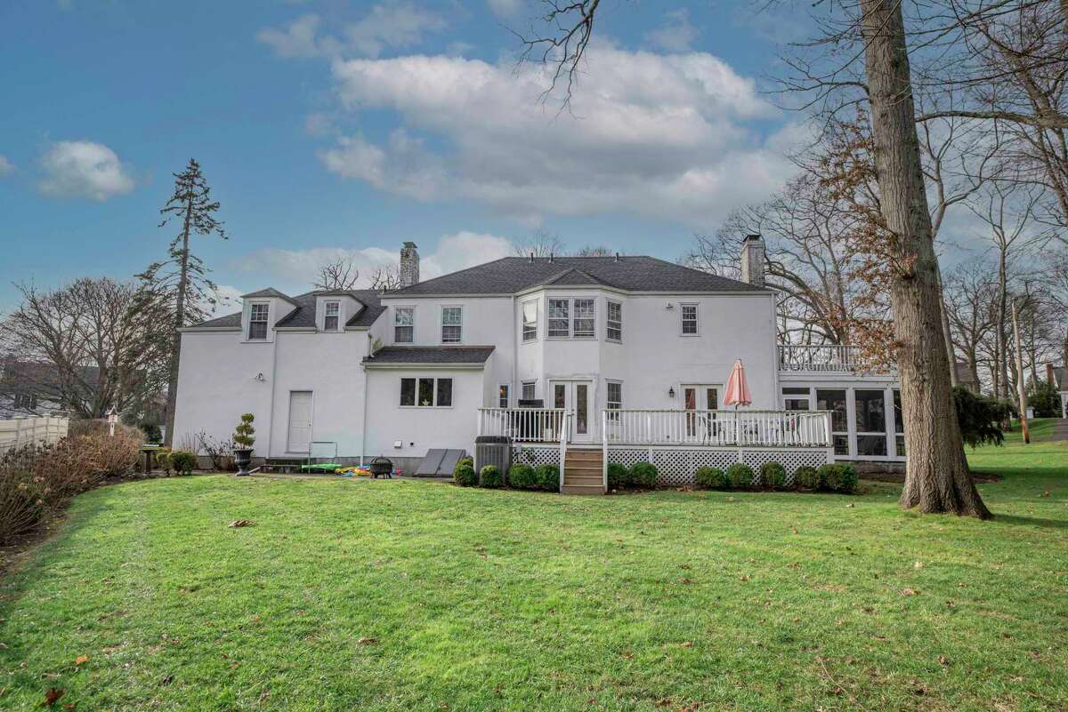 The house at 139 Northwood Road, Fairfield sits on a 0.64-acre level property. In the finished basement there is a 24-by-24-foot space that would make a great game or recreation room, with room to spare for an exercise area. There is also a large storage room. One of the benefits of this location is its proximity to local amenities. Nearby are shops, restaurants, public and private schools, the Fairfield Woods branch of the public library; and the Brooklawn Country Club and golf course is within easy walking distance.