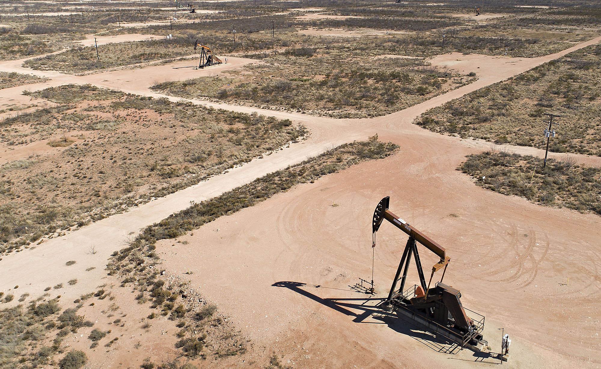 Oil companies push 'clean shale' amid Biden's moves on fossil fuels - Vimarsana News