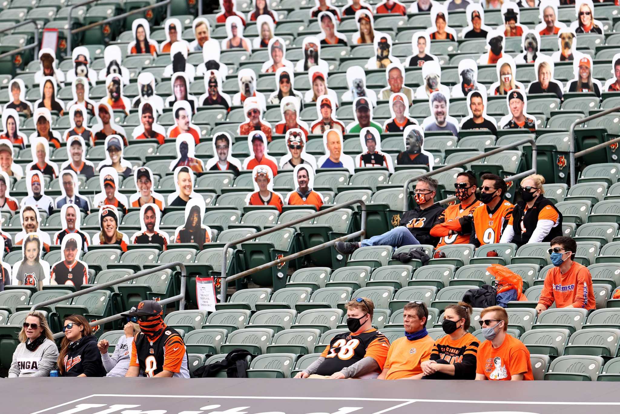 As NFL Eyes Full Stadiums, A New Study Links Fan Attendance to COVID Spikes - Vimarsana News