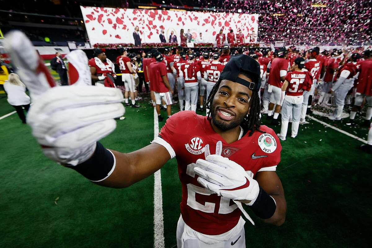 ARLINGTON, TEXAS - JANUARY 01: Najee Harris #22 of the Alabama Crimson Tide celebrates after defeating the Notre Dame Fighting Irish 31-14 in the 2021 College Football Playoff Semifinal Game at the Rose Bowl Game presented by Capital One at AT&T Stadium on January 01, 2021 in Arlington, Texas. (Photo by Tom Pennington/Getty Images)