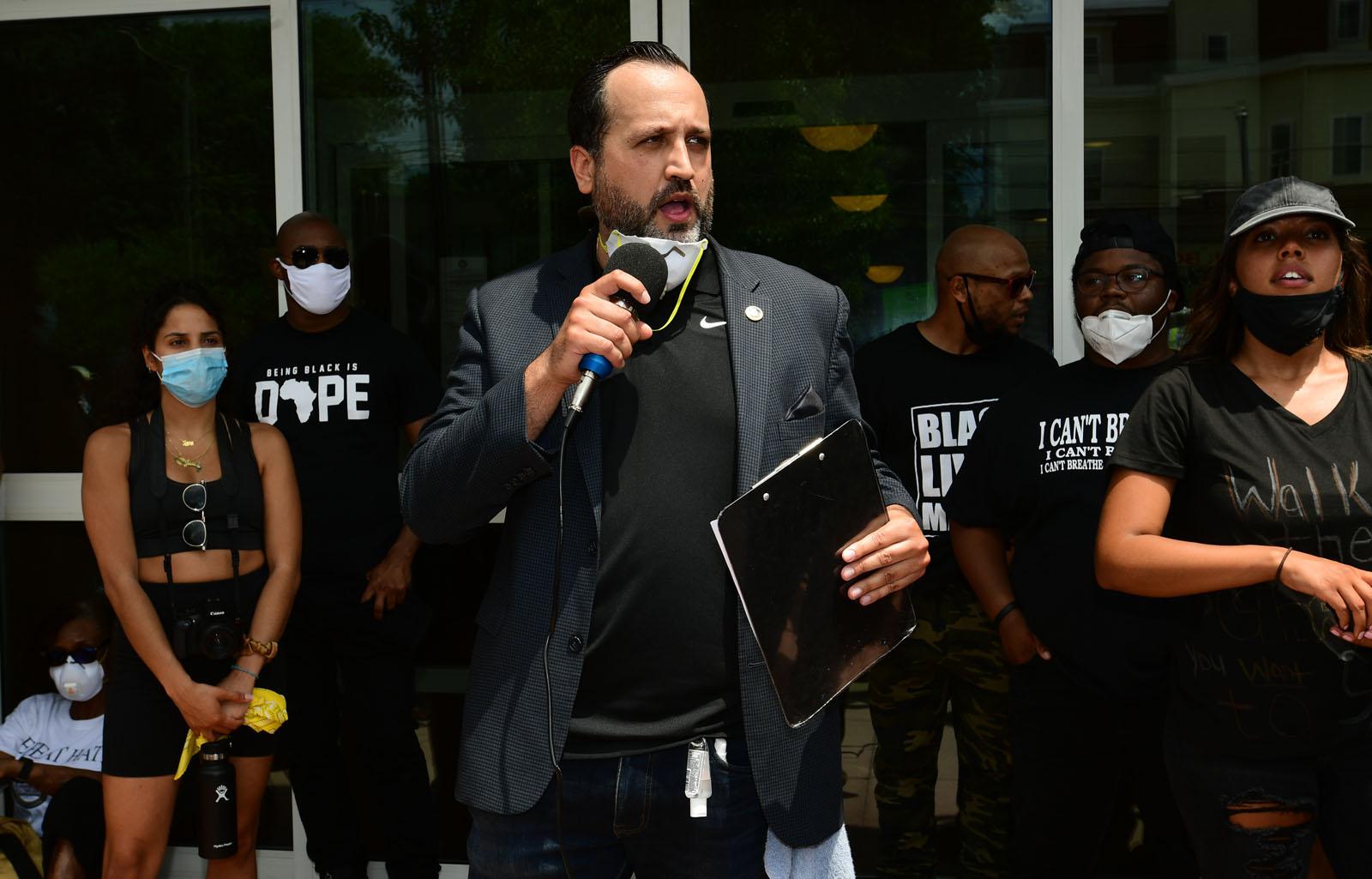 'I'm all in for Danbury': Democrat Roberto Alves to run for mayor - Vimarsana News