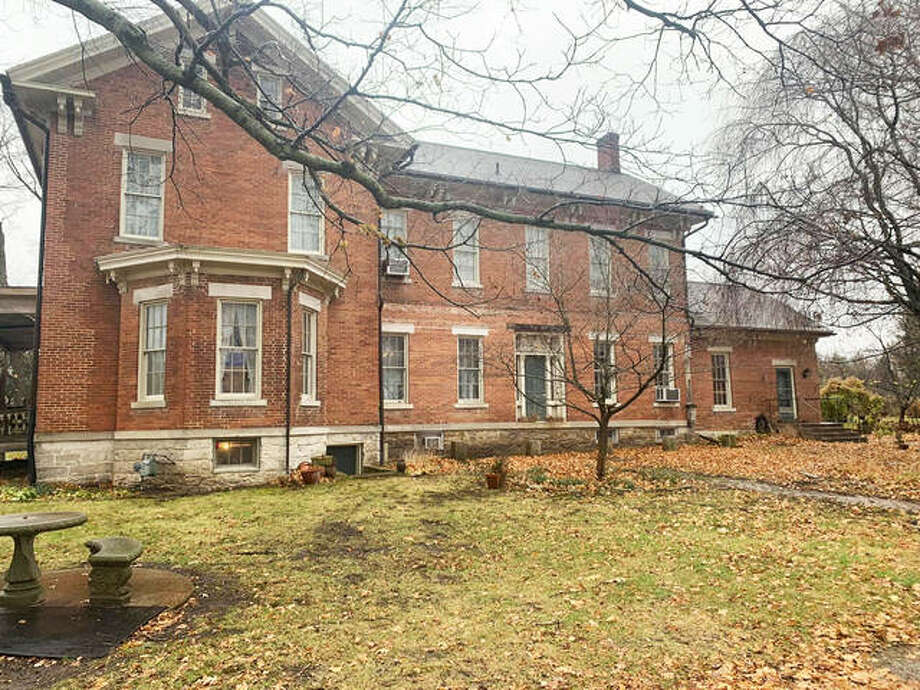 Walnut Hall Estate devrait ouvrir ses portes à Carrollton ce printemps en tant que lieu de mariage tout compris. La propriété de 12 acres comprend une maison principale, une maison d'hôtes, une ancienne grange rouge, une grange laitière et un silo, et un nouveau bâtiment de 60 pieds carrés sur 120 pieds carrés pour les réceptions. Photo: pour le télégraphe