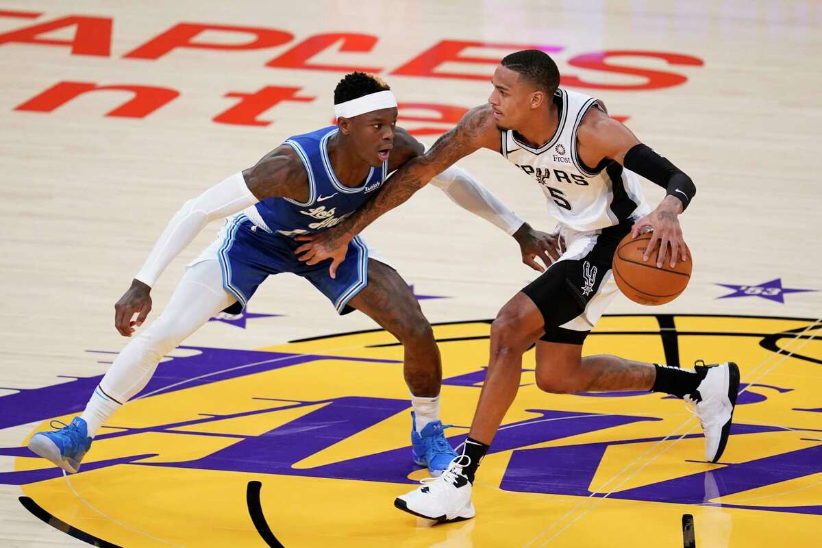 Spurs guard Dejounte Murray works against Lakers guard Dennis Schroeder in the first quarter.