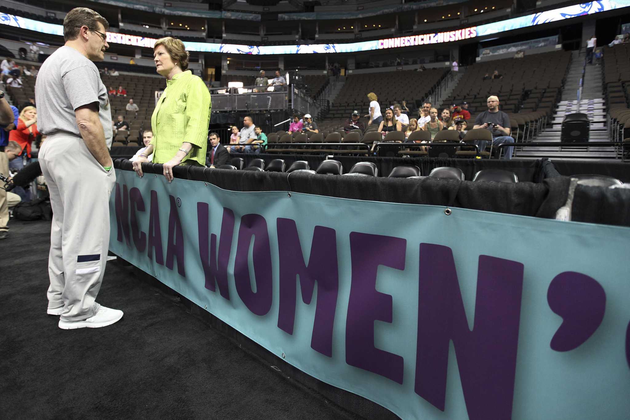 UConn’s Geno Auriemma Reflective As He Approaches Pat Summitt On The ...