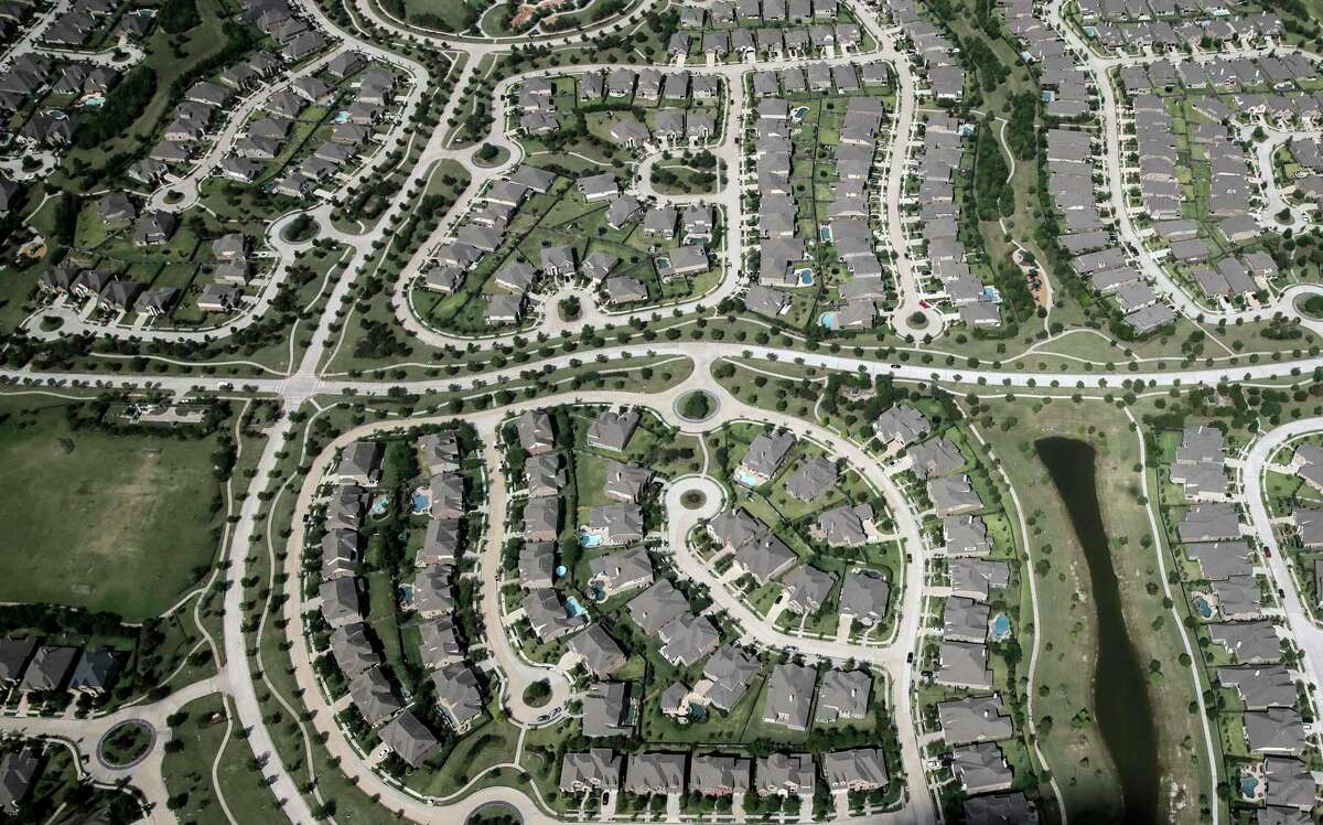 A suburb located northwest of Houston as seen from Co-Star's aerial research team plane in Katy. Recordings by the real estate brokerage REX show Houston real estate agents declining to show their clients homes that would require them to negotiate their own commission. ( Elizabeth Conley / Houston Chronicle )