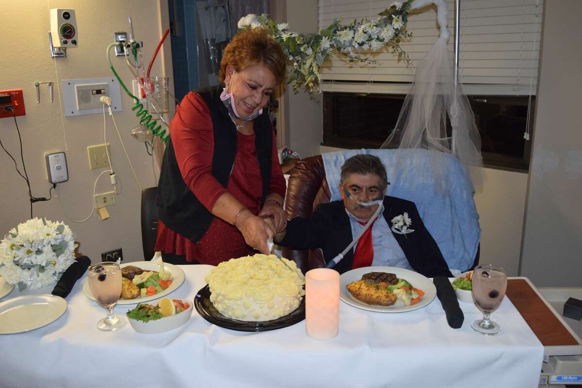 Juan and Victoria Gonzalez-Aranda wed in a special ceremony at Covenant Health Plainview on Jan. 6.