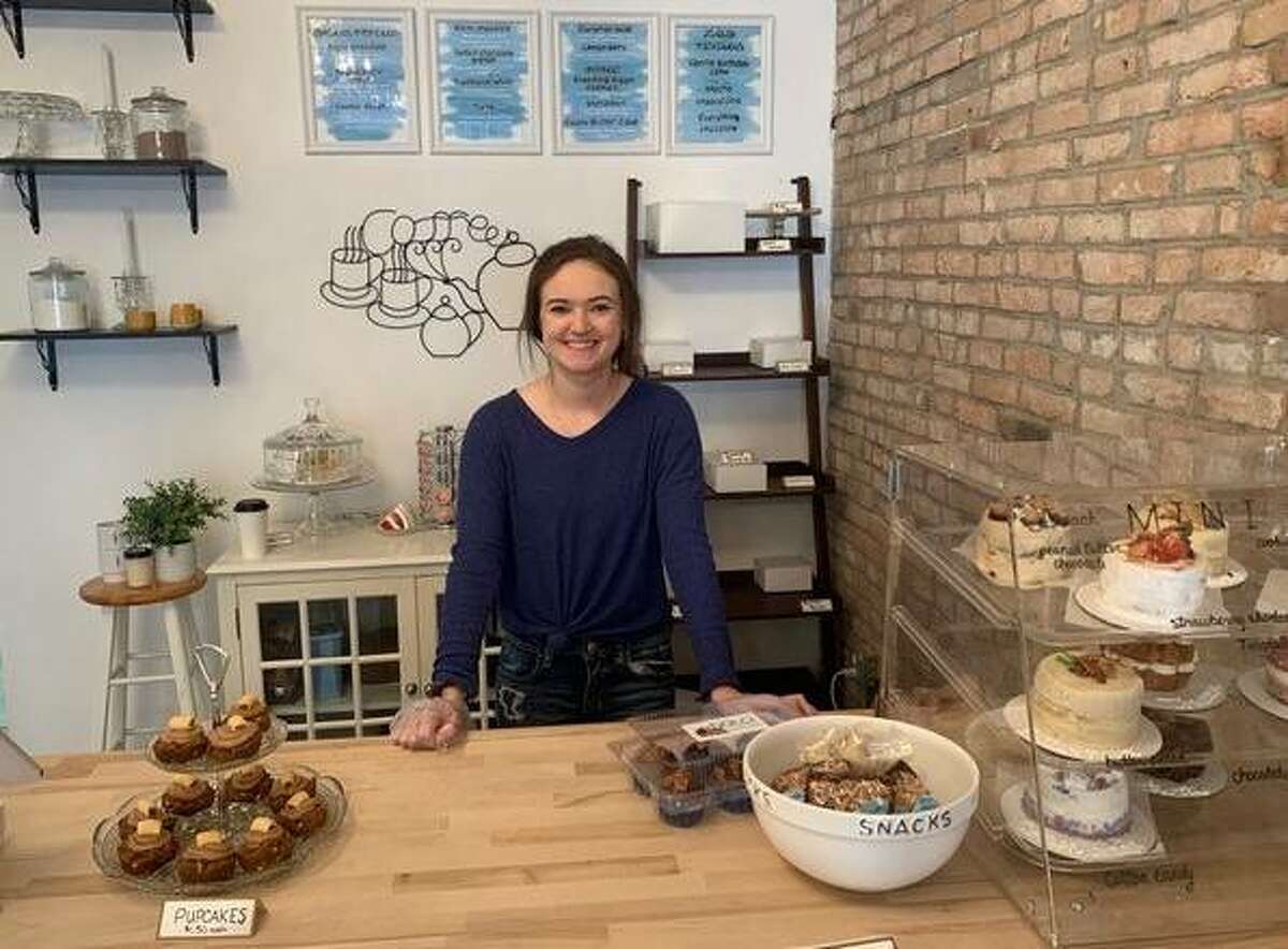 In addition to special event cakes, Anna Massalone also offers “Pupcakes for Fido” made from all natural ingredients: peanut butter, honey, whole-wheat flour, milk and baking soda, with a dog treat on top.