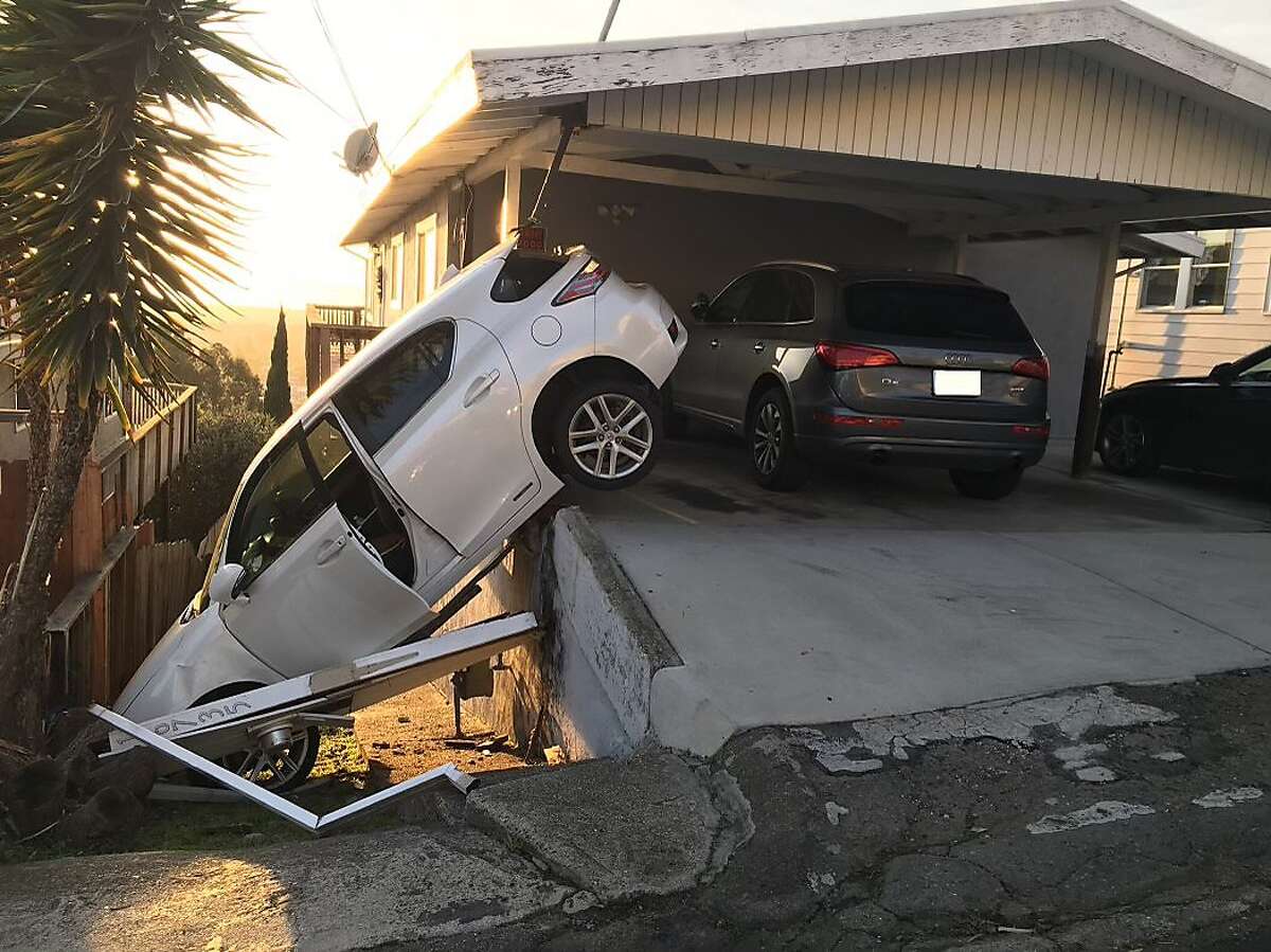 Video SUV crashes through San Leandro carport, dangles over embankment