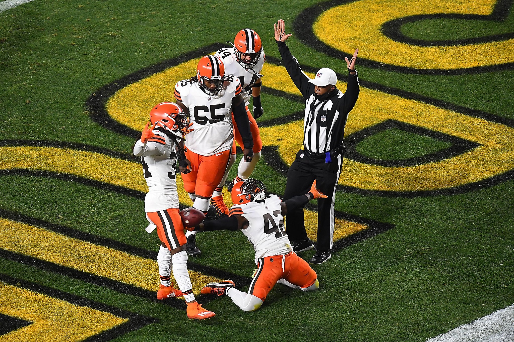 Same old Browns? Hardly. Cleveland drills Steelers 48-37