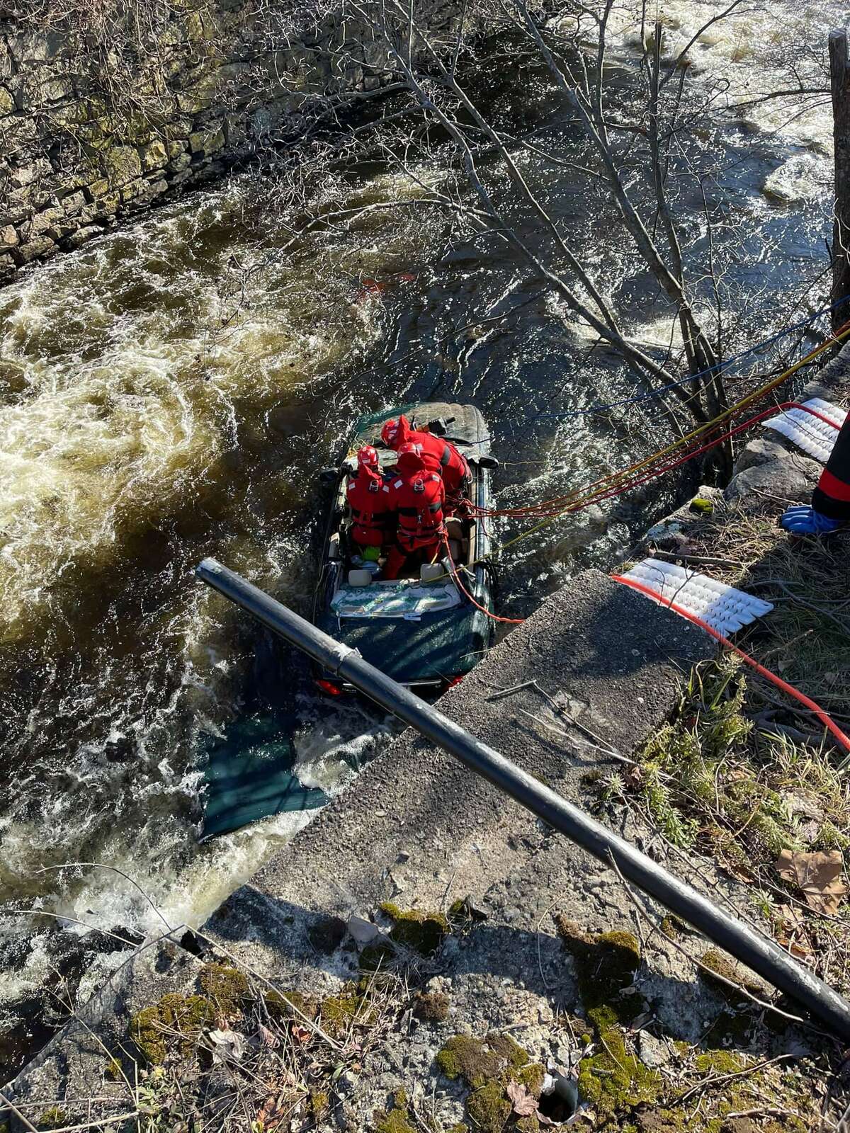 Police: Driver plummeted 25 feet into river in Killingly