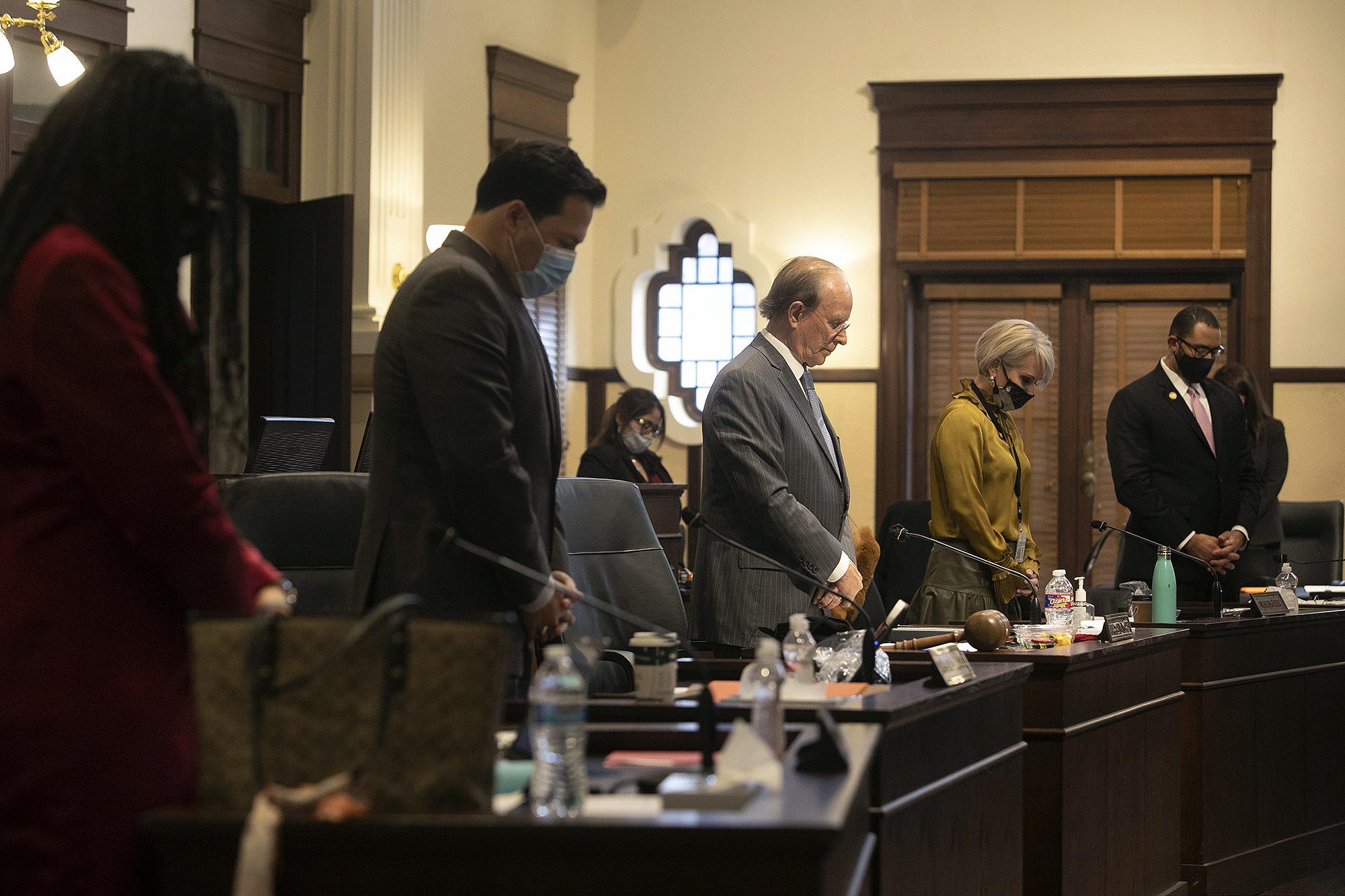 Bexar County commissioners in first-ever virtual meeting say they want COVID testing at rodeo - Vimarsana News