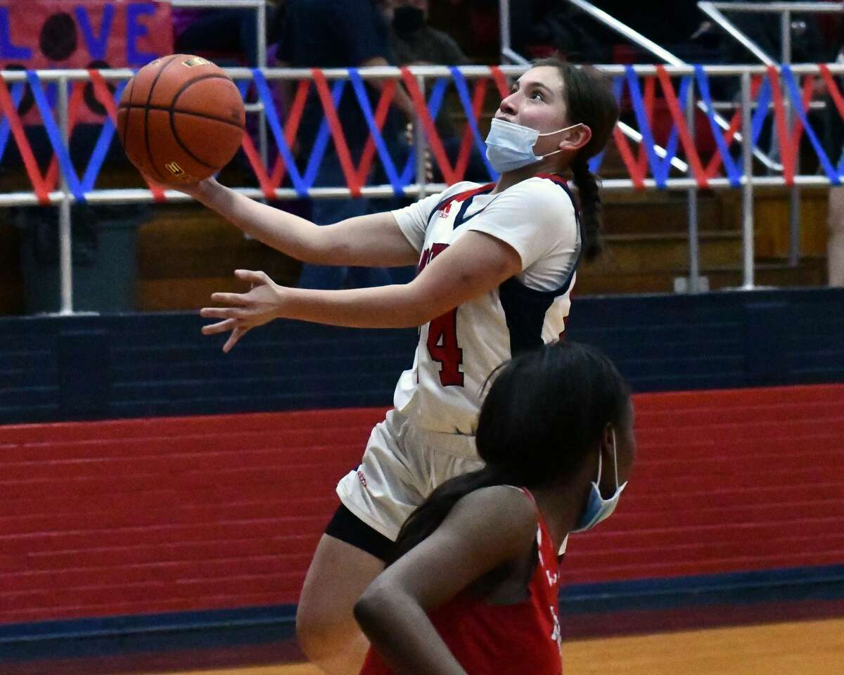 The 24th-ranked Plainview Lady Bulldogs topped Amarillo Tascosa 69-62 in a District 3-5A girls basketball game on Tuesday in the Dog House.