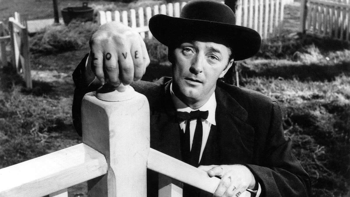 Robert Mitchum stars in