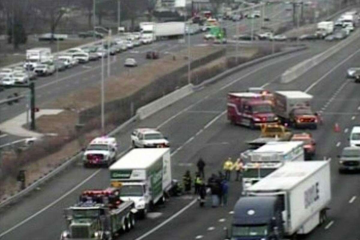 Police 1 person hurt in I95 accident in New Haven