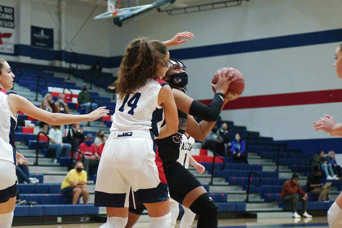 Girls’ basketball Pearland finding success in challenging circumstances