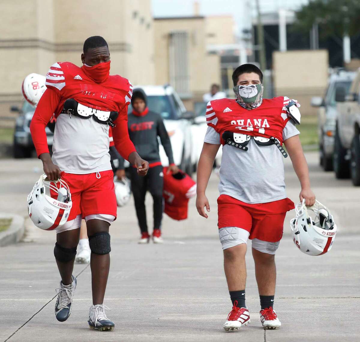 Football Crosby seniors savor last practices before ‘business trip’ to state title game against